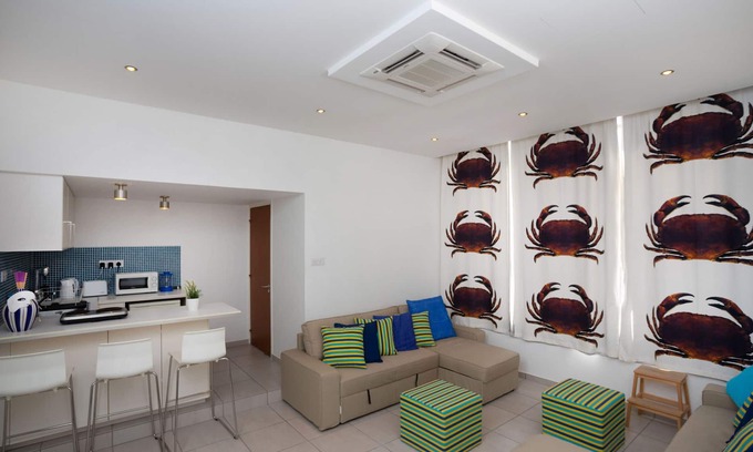 Agios Tychon Apartment | Athenaeum Beach Studio