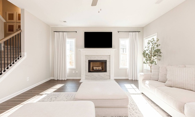 Perry House | AtHome+1 Stay | Beautiful 4BR | Fenced Yard