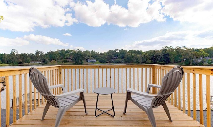 Warner Robins House | AtHome+1 Stay | Lakefront 3BR | RAFB
