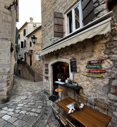Kotor Old Town House | Athos Guesthouse