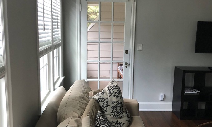 Piedmont Heights House | Atlanta Charming and Bright Upstairs 2/2 Unit