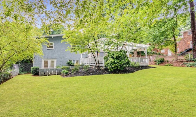 Candler-McAfee House | Atlanta's Luxe 6-Bedroom Haven