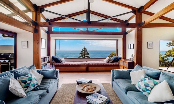Killcare House | Atlas - House for all seasons, spa with ocean views and cozy fireplace