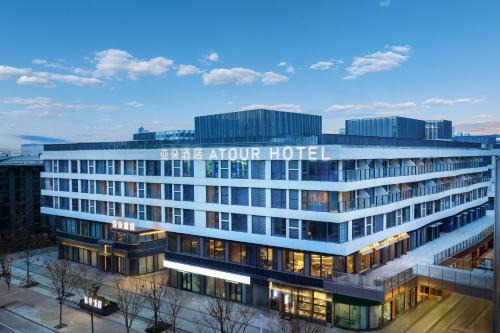 Jinshui District Hotel | Atour Hotel Zhengzhou North Dragon Lake Financial Center