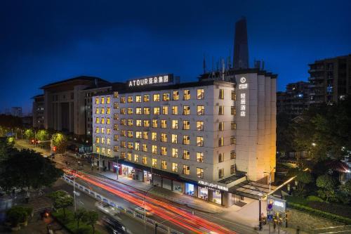 Yuzhong Hotel | Atour Light Hotel Chongqing Yuzhong Daping Metro Station
