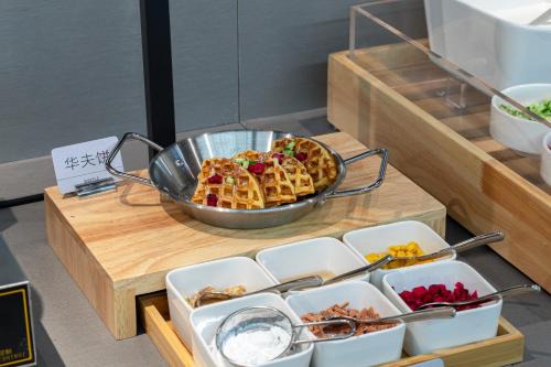Long Hua Hotel | Atour Light Hotel Haikou Guomao Wanlv Garden