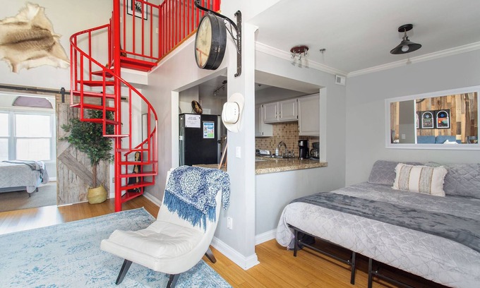 Rolling Mill Hill Condo | Attached Units! Park Free Walk 2 Broadway!