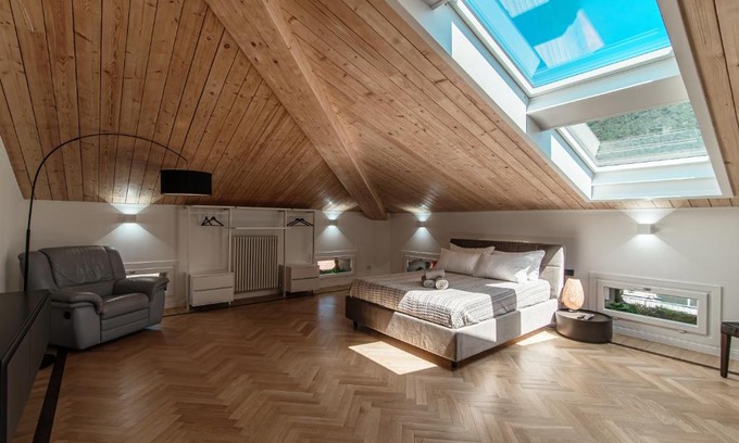 Como City Centre Apartment | Attic 64 - The House Of Travelers