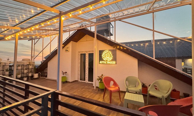 Sidhpur Ski Chalet | Attic Breeze 2BR -Mountain Villa