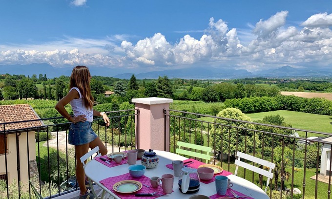Ponti sul Mincio Apartment | Attic lake view immersed in the Morenic hills