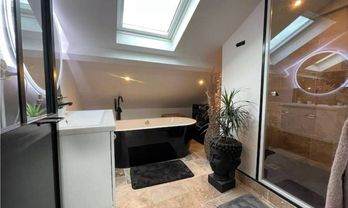 Villemomble Apartment | Attic studio with top-of-the-range amenities