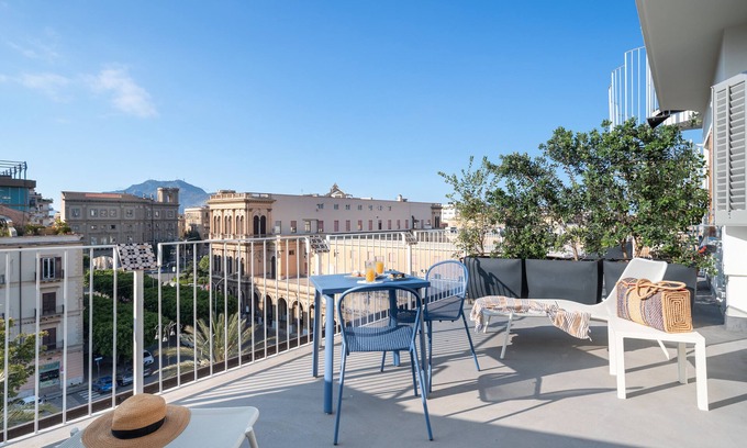 Corso dei Mille - Sant'Erasmo House | Attico 37 Apartments