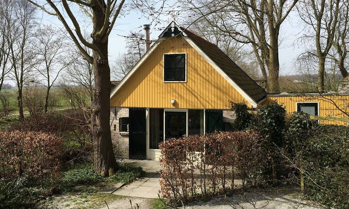Kollumerpomp House | Attractive holiday home at Lauwersmeer National Park and Wadden Sea
