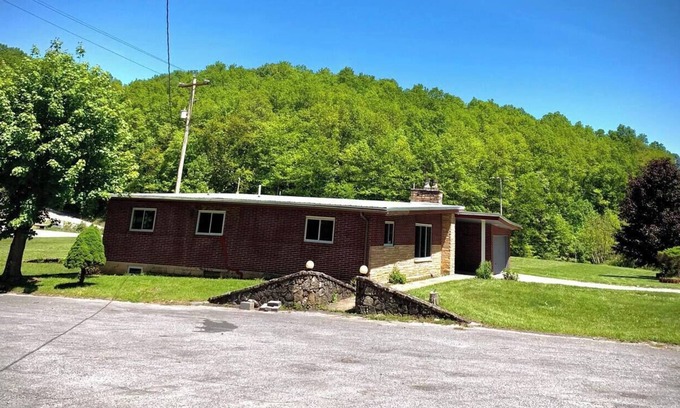 Bramwell Cabin | ATV TrailCamp: The King Crib- Just seconds from HMT Pocahontas Trailhead!