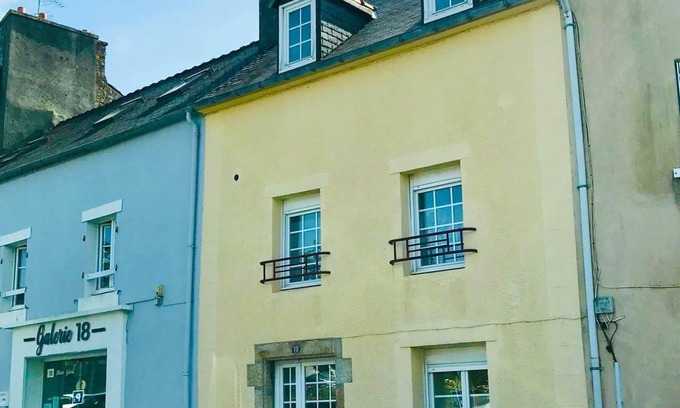 Gouesnou House | Atypical Breton house from the 1700s in the town center