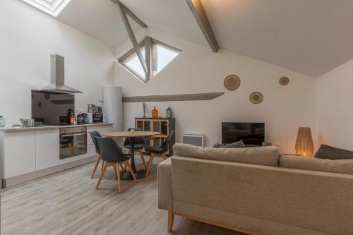 Castelsarrasin Apartment | ATYPIQUE - 2 chambres avec salles de bains, cuisine équipée, parking gratuit