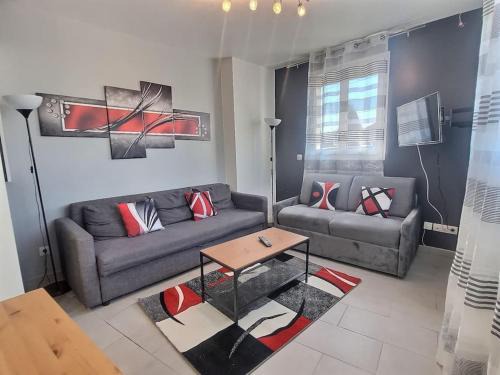 Chelles Apartment | *Au Bord du Canal*Entre Paris et Disneyland