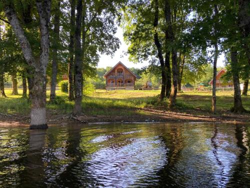 Montigny-en-Morvan Ski Chalet | Au bord du lac IV