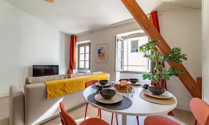 Nimes City Centre Apartment | Au cœur de l'Effervescence Terracotta - Une Nuit à Nîmes