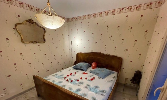 Lindry House | Au calme Absolu chez Nicolas. Chambre au calme