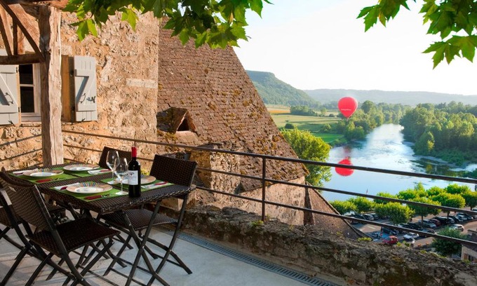 Beynac-et-Cazenac House | Au coeur de Beynac, superbe maison du 14ème siècle avec jardin panoramique