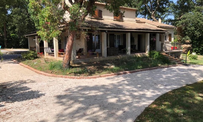 Saint-Laurent-La-Vernede Bed & Breakfast | Au Coeur Des Arbres