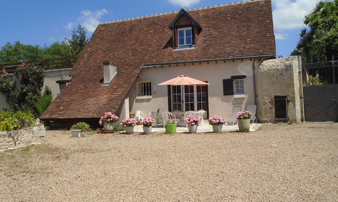 Lussault-sur-Loire House | AU COEUR DES CHATEAUX DE LA LOIRE 18° 3* 5 people - enclosed wooded area