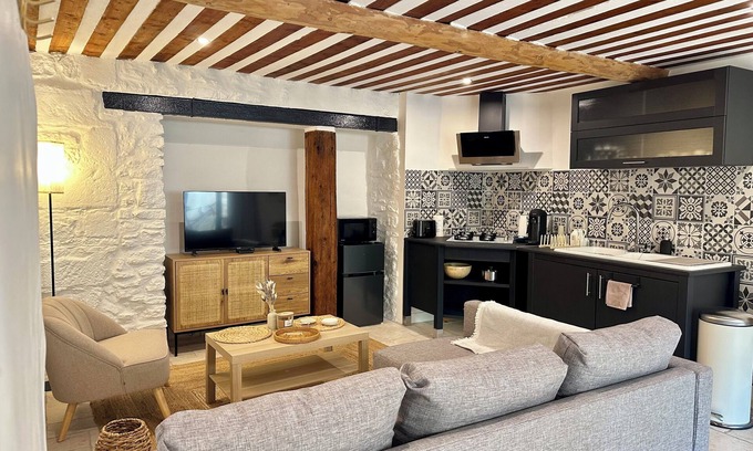 L'Isle-sur-la-Sorgue Apartment | Au fil de l’eau – A cozy nest in the heart of the city