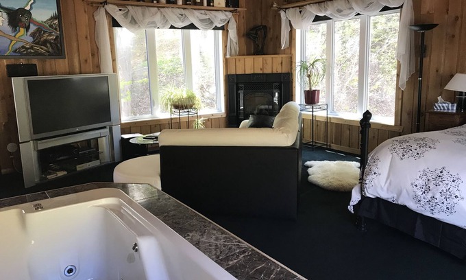 Chateau-Richer House | Auberge Du Sault-A-La-Puce
