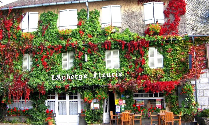 Montsalvy Hotel | Auberge Fleurie