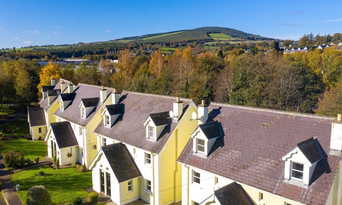 Aughrim Lower Ski Chalet | Aughrim Holiday Village No 6