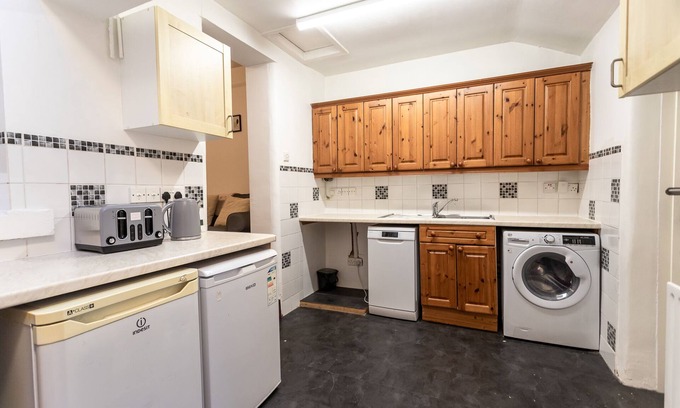 Swindon House | August Discount - Long Stay - Contractors