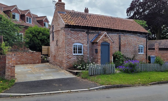 Kneesall Cottage | AULD COTTAGE, family friendly, character holiday cottage in Norwell
