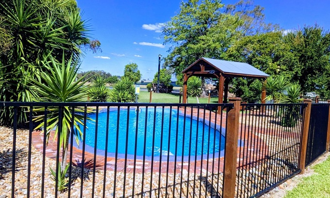 Gumly Gumly Hotel | Australian Homestead