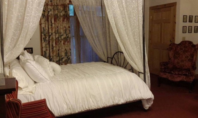 Winamac Cabin | AUSTRIAN ROOM Individual Rental. 1 QUEEN BED . 2 GUESTS ONLY ROOM