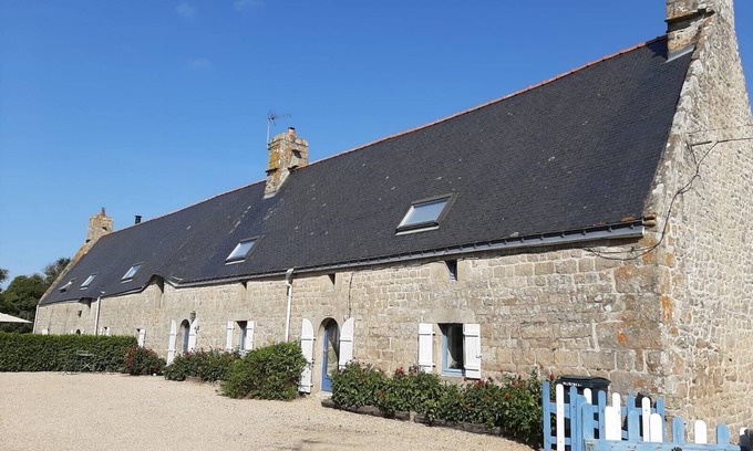Riantec House | Authentic 17th century farmhouse in a typical hamlet near the sea