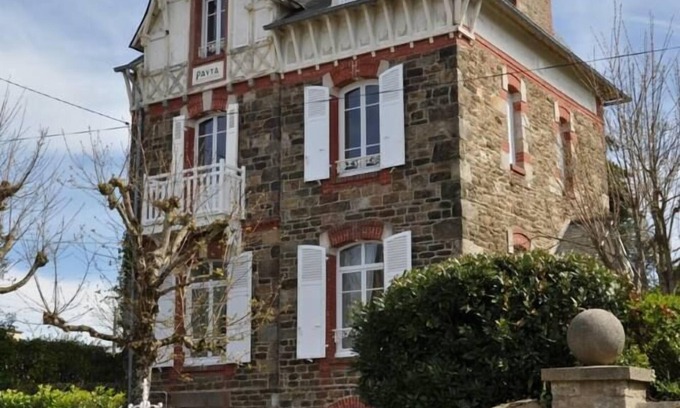 Saint-Briac-sur-Mer House | Authentic Captain's house in the long courtyard of the late 19th century