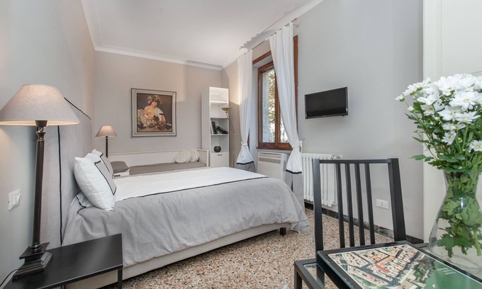 Trastevere Apartment | Authentic roman Trastevere apartment perfect for families sleeps 6 2 bathrooms