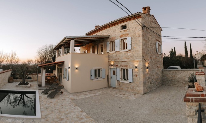 Galizana Villa | Authentic stone villa Beatrice with private pool, near Pula.
