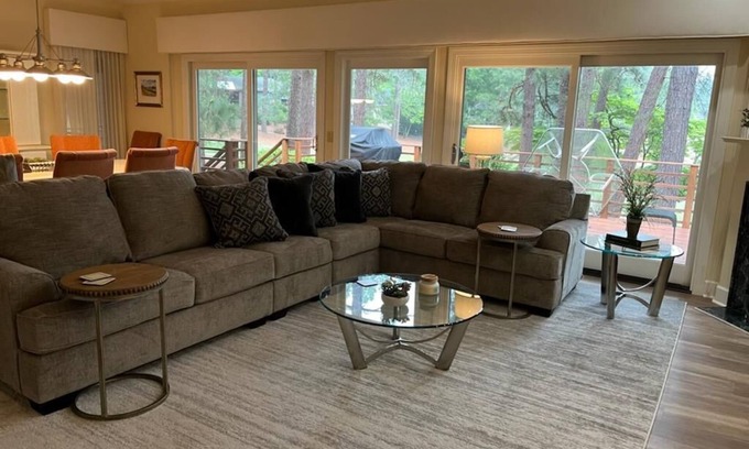 Pinehurst House | Autumn in Pinehurst! 5BR/5.5Bth Sleeps 16 Gorgeous Remodeled home on 13th tee
