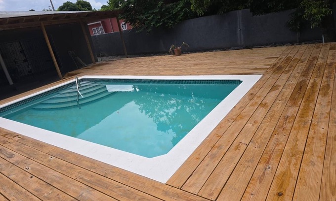 Saint Andrew House | Ava’s Luxury Suite 2BR -Pool