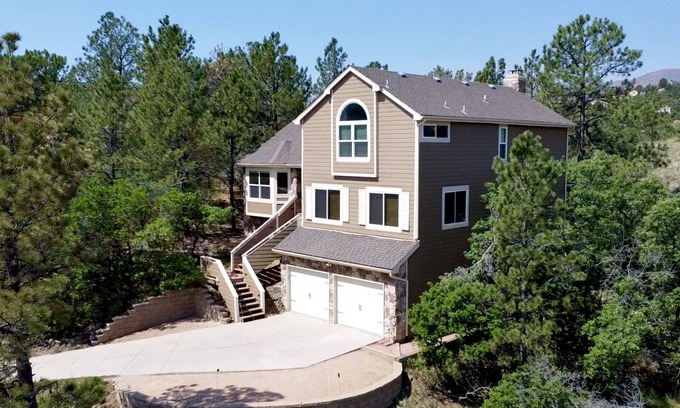 Briargate House | Available USAFA Parents' weekend - Secret Bunkbed Rm for the kids! Dog Friendly!