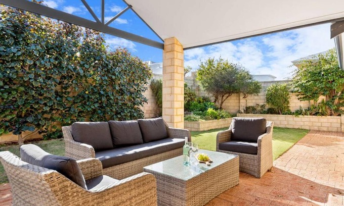 Wannanup House | Avalon Beach Escape ~ Family Favourite with Wifi