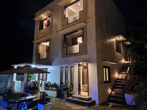 Manoc-Manoc Villa | Avana Hills Boracay Residence Suite