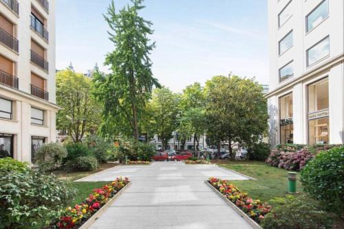 Champs-Elysees Apartment | Avenue Montaigne Paris Bienvenue