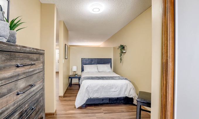 Platte City Apartment | Aviator's Lounge 1BR 1 BTH Free Parking WiFi - Easy Access Quite and Comfortable