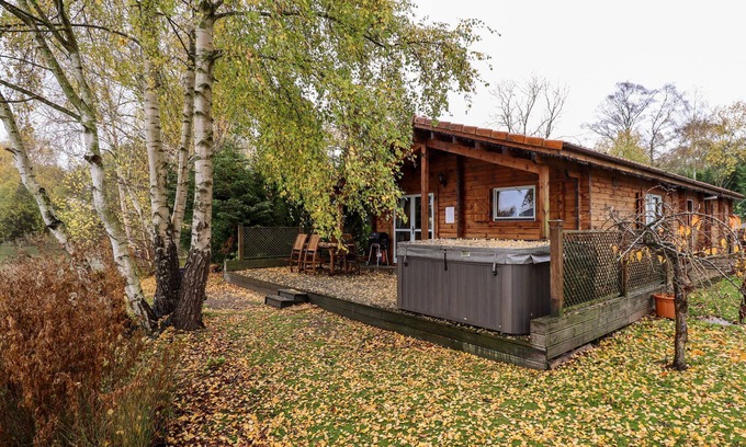 Tattershall Cottage | AVOCET LODGE, pet friendly in Tattershall Lakes Country Park