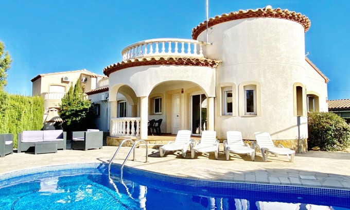 Les Tres Cales Villa | Avondale, close to the beach, ideal for families