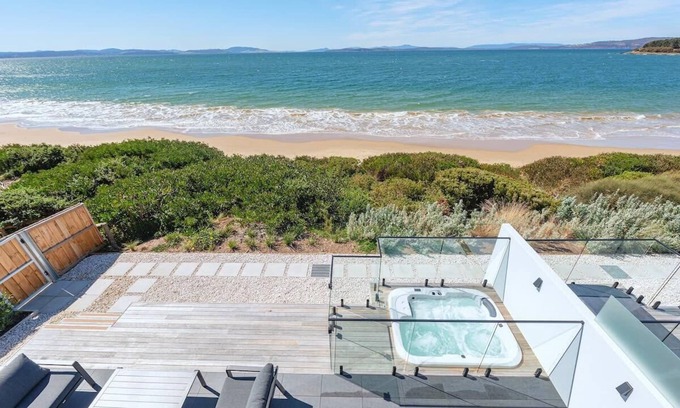 Cremorne House | Award-winning beachfront luxury in Cremorne