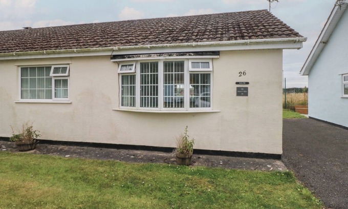 Scurlage Cottage | AWEL-Y-MOR, pet friendly, with a garden in Port Eynon